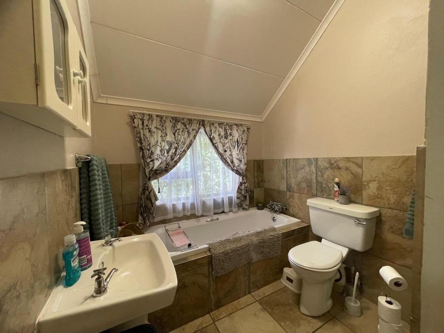 To Let 2 Bedroom Property for Rent in Melodie North West